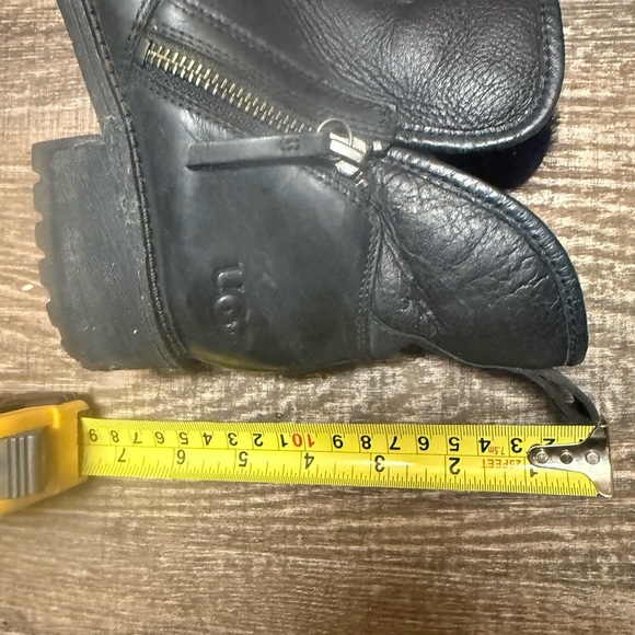 UGG 8 furry lined GUC Women's Black Leather Ankle Boots - Picture 11 of 12